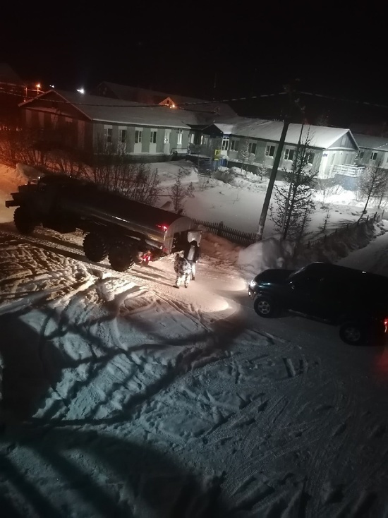 В Лабытнанги организовали подвоз чистой воды жителям, пока из кранов льется «солярка»