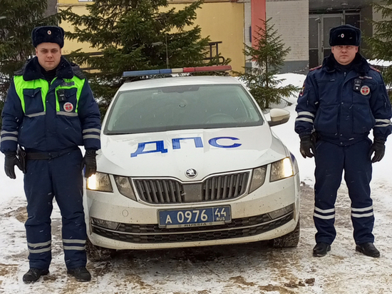 В Костроме сотрудники ДПС сопроводили бригаду скорой помощи при доставке в больницу 4-летнего ребёнка
