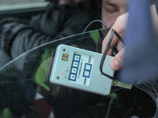 В Твери водитель отказался снимать тонировку и попал в полицию