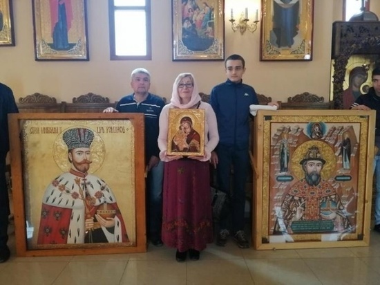 В Архангельск привезли чудотворную икону Николая Второго