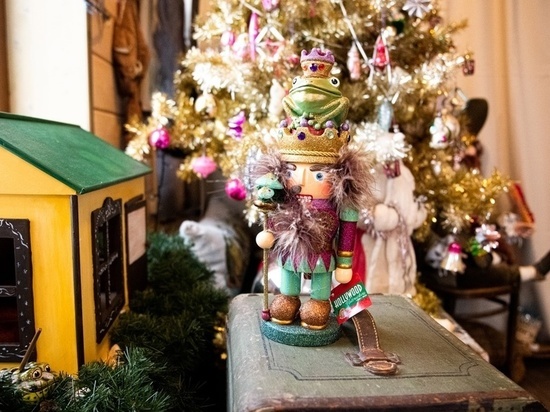 Музей лягушки в Дмитрове получил в подарок стилизованного Щелкунчика