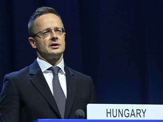 Глава МИД Венгрии Сийярто выступил против новой холодной войны между Востоком и Западом