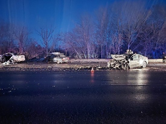 В Оренбурге при столкновении четырех автомобилей погибла беременная девушка