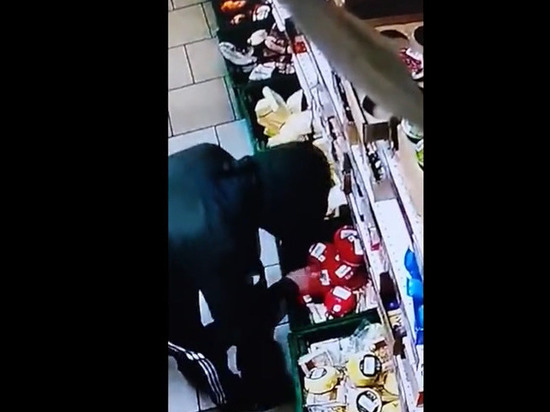 В Красноярском крае мужчина пытался вынести из магазина более десятка сыра