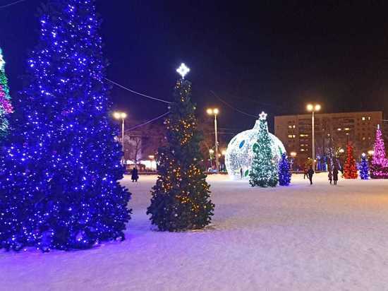 Новогодний городок в Оренбурге завершает свою работу