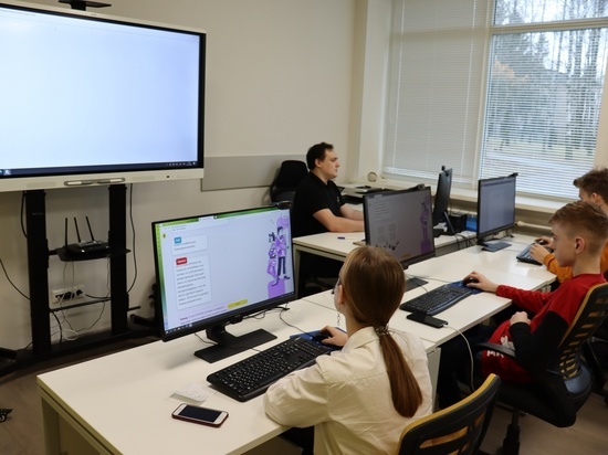 Смоленские школьники могут стать участниками проекта "Код будущего"