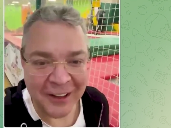 Ставропольский губернатор проводит время с семьей в батутном парке