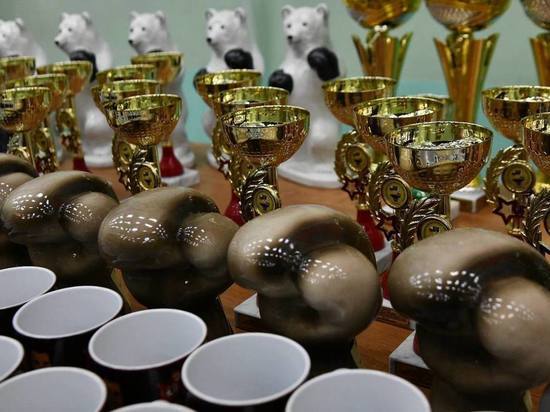 Чемпионат по кикбоксингу открыли в Мурманске