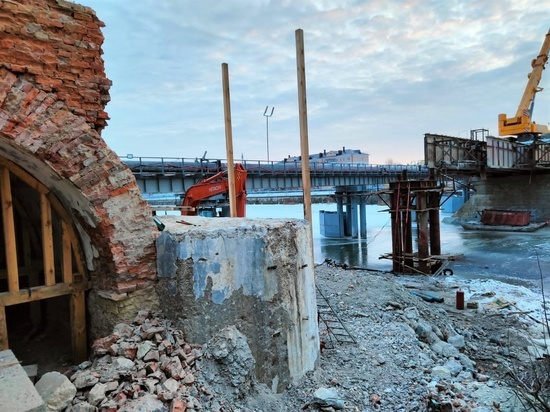 Работы на Красном мосту в Орле возобновили с 3 января
