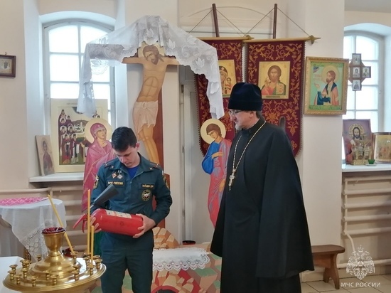 В преддверии Крещения пожарные зашли в храмы Орловской области