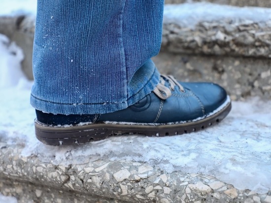 Сохраним обувь зимой: как убрать следы соли с кожаных ботинок