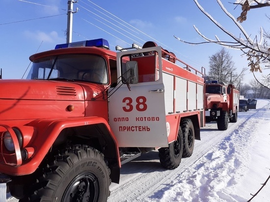 В Курской области потушили пожар на подворье