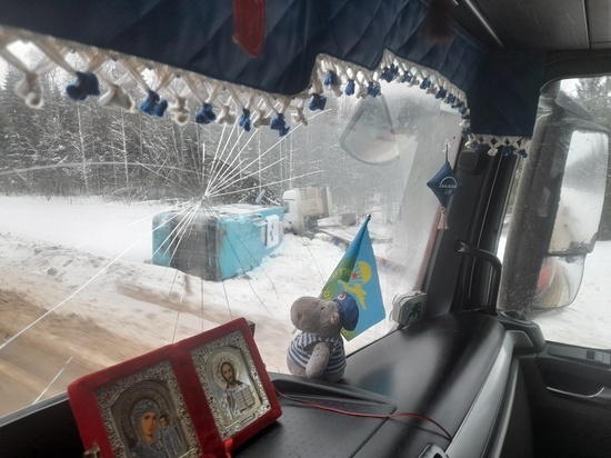 На трассе в Вологодской области трал с автобусом для Архангельска попал в ДТП