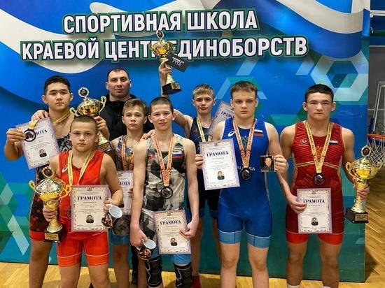 Борцы с Сахалина завоевали восемь медалей на дальневосточном турнире в Хабаровске
