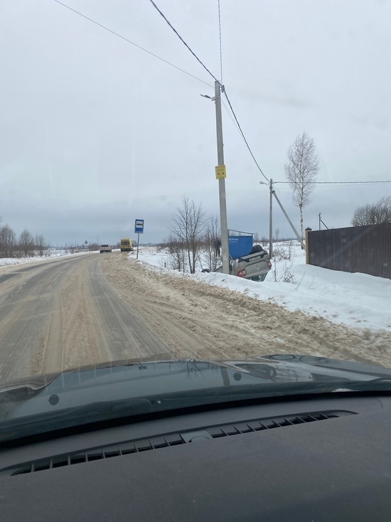 "Рено" перевернулся на крышу под Тверью
