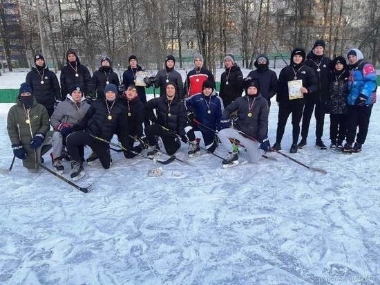 В Пензе школьные и дворовые команды по хоккею сразились за призовые места