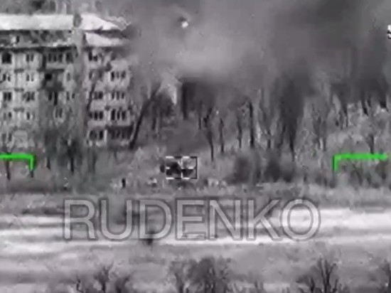  Военкор Руденко показал, как российский вертолет уничтожил внедорожник с украинскими боевиками