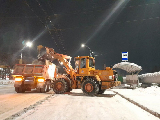 С начала сезона дорожники вывезли более 400 000 кубометров снега с улиц Кемерова