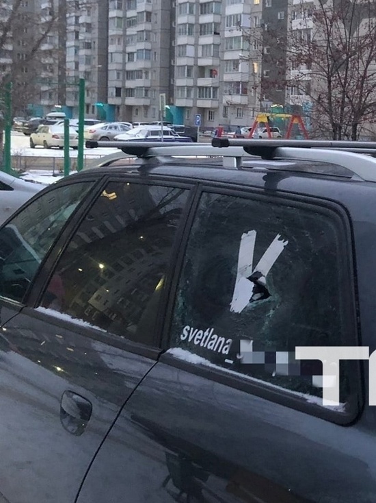 В Красноярске разбили машину с символикой СВО