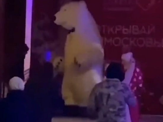 Детская вечеринка под блатные песни прошла в парке в Мытищах