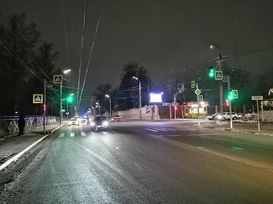 В Орле иномарка сбила на пешеходном переходе мужчину с ребёнком на руках