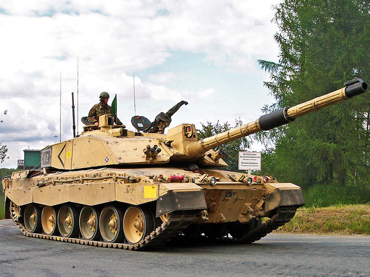 На Украину едут опасные танки; полный список бронетехники, обещанной Западом