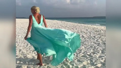Волочкова на Мальдивах показала платье к кольцу за 60 миллионов