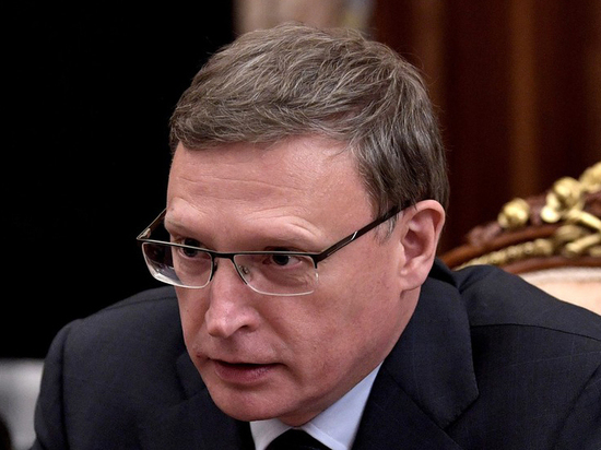 Омский губернатор призвал не искать политики в драке областных чиновников
