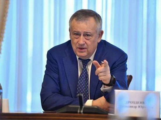 Дом без крыши и жадный врач: на что жаловались ленинградцы во время прямой линии с губернатором