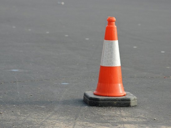 Движение для автомобилей ограничат на семи трассах в Ленобласти 17 января