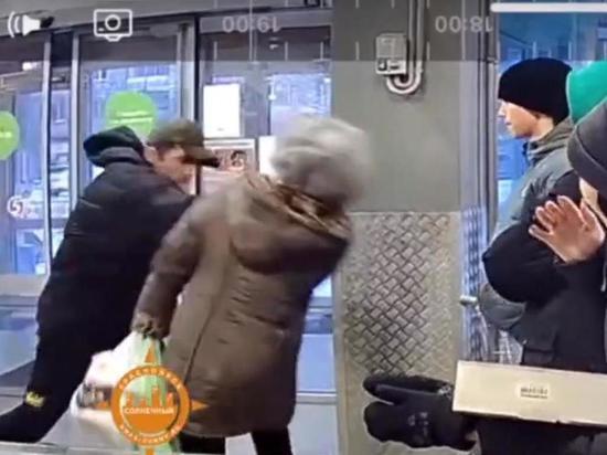 Полиция прокомментировала драку в магазине DNS в Красноярске с бабушкой и росгвардейцем