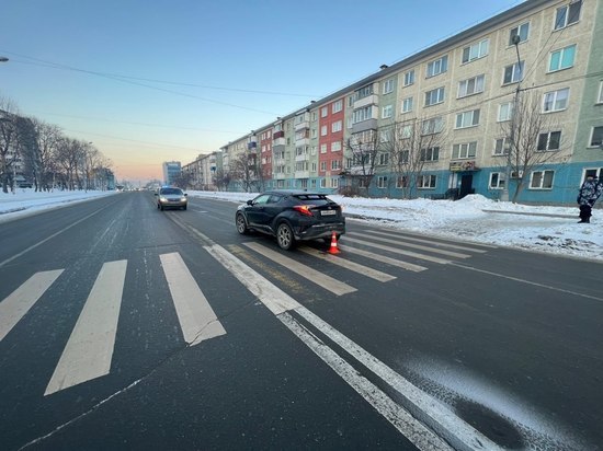 Водитель Toyota C-HR сбил человека на пешеходном переходе в Южно-Сахалинске