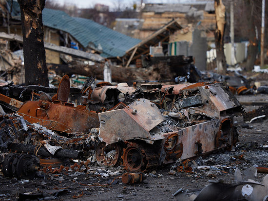 Спасатели извлекли из под разрушенного обстрелом ВСУ здания в Донецке тела двух погибших