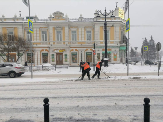 Омичи пожаловались на проблемы с вывозом снега в одном из округов города