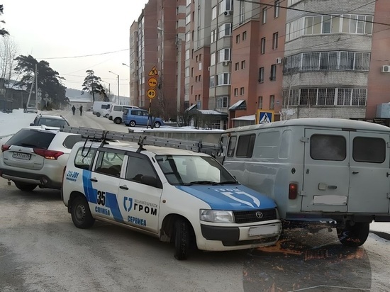 Два ДТП произошло на одном перекрестке в Чите днем 17 января