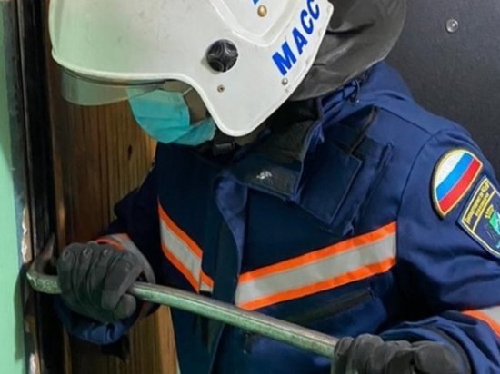 Двоих мертвых мужчин нашли в закрытых квартирах в Новосибирске