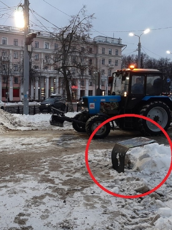 Не вписались: в Ярославле опять не хватило оперативного простора снегоуборочной технике