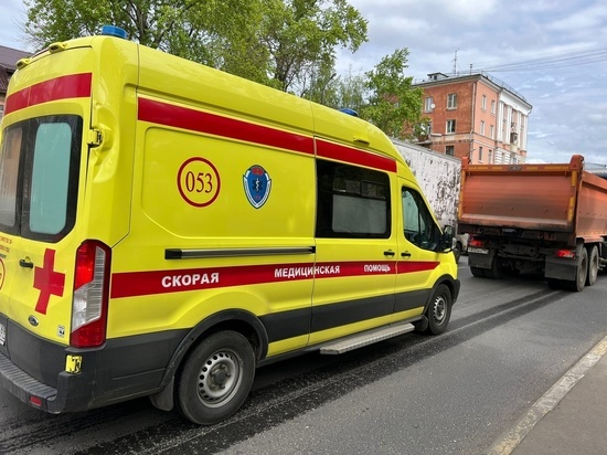 В Тверской области поезд насмерть сбил мужчину, который шел по путям