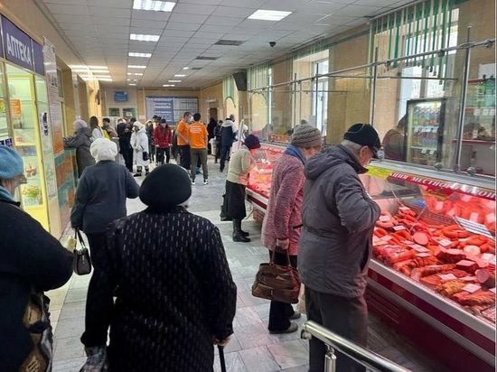 В Сибири колбасный отдел долгое время работал в холле поликлиники