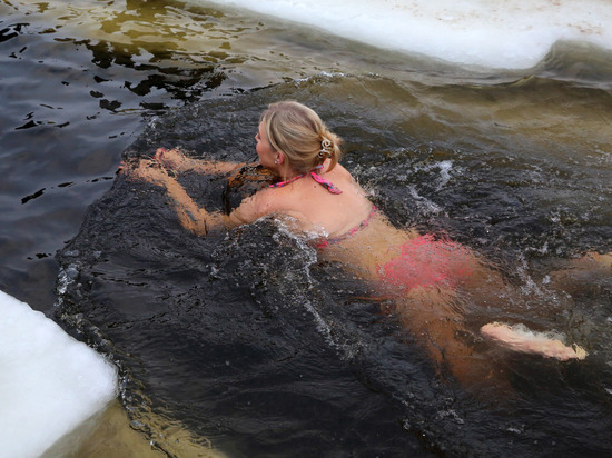 Переохлаждение и холодовой шок: педиатр в подробностях расписала опасность крещенских купаний