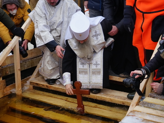 Отбрасывает ли вода тень