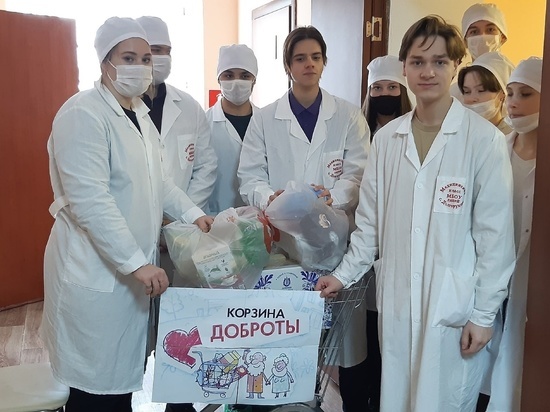 Учащиеся Долгоруковского лицея помогли пожилым людям