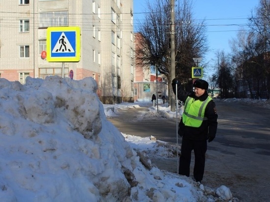 В Йошкар-Оле сотрудники ГИБДД контролируют содержание дорог