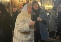 Вдова Николая Караченцова Людмила Поргина пришла на церемонию прощания с Инной Чуриковой одной из первых