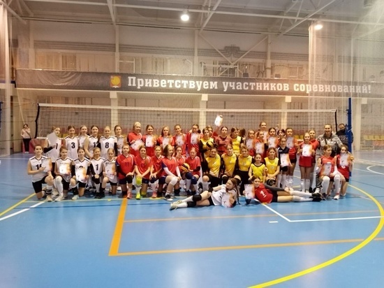 Новогодний турнир по волейболу прошел в Серпухове