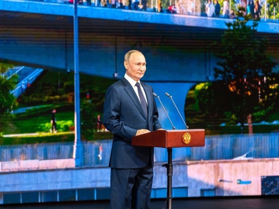 Путин заявил, что реконструкцию дорог следует проводить быстрее