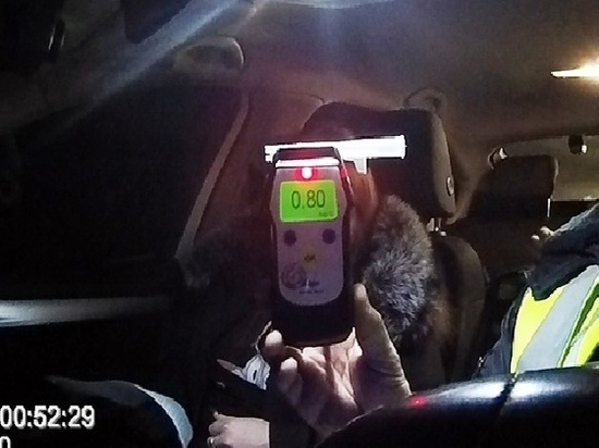В Хакасии остановили машину с пьяной ученицей автошколы за рулем