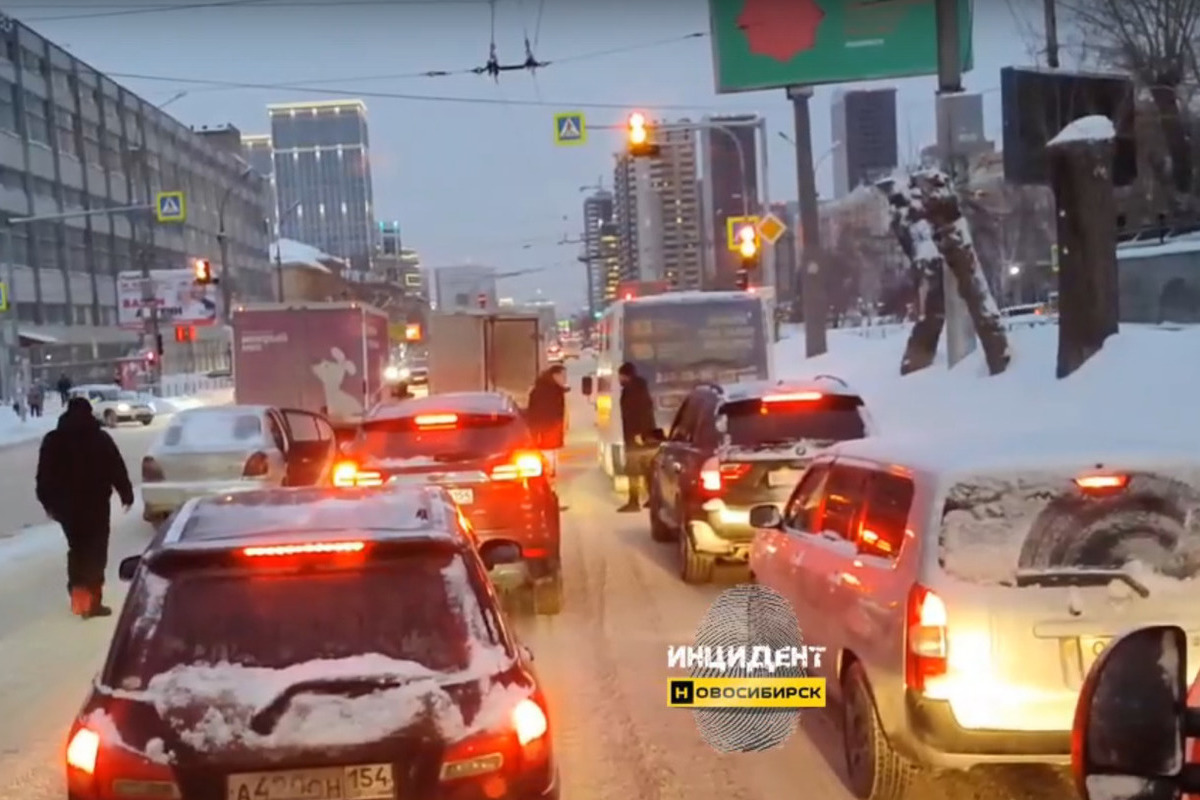 Перестрелка в новосибирске. Полиция новосибирск. Перестрелка в новосибирске. Стрельба в новосибирске. Стрельба в новосибирске.