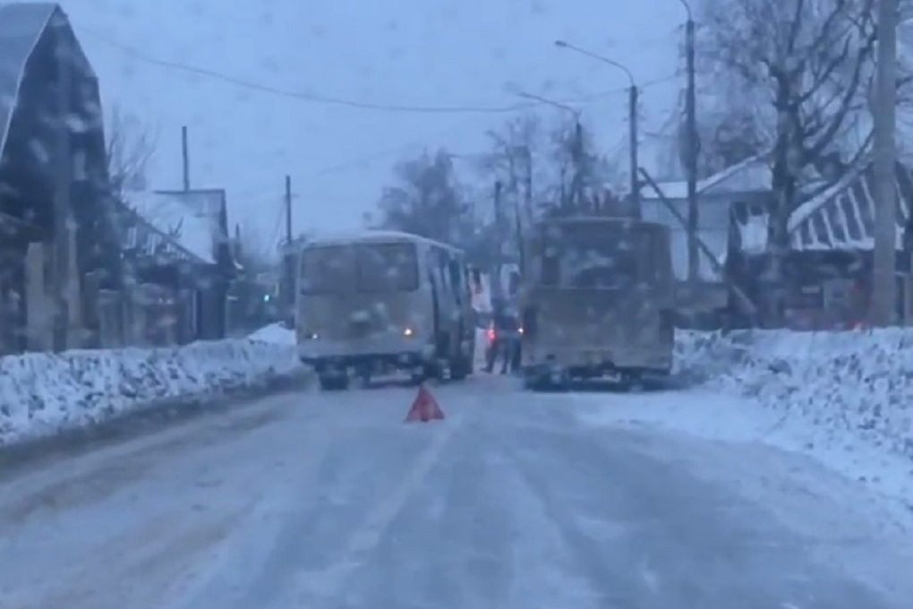 Причиной вчерашней грандиозной пробки в Костроме стало ДТП на улице Водяной