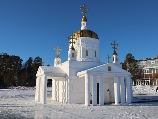 Ледяная часовня появилась на озере Тургояк